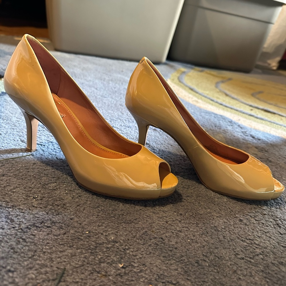 Vince Camuto Cream Patent Leather Heels